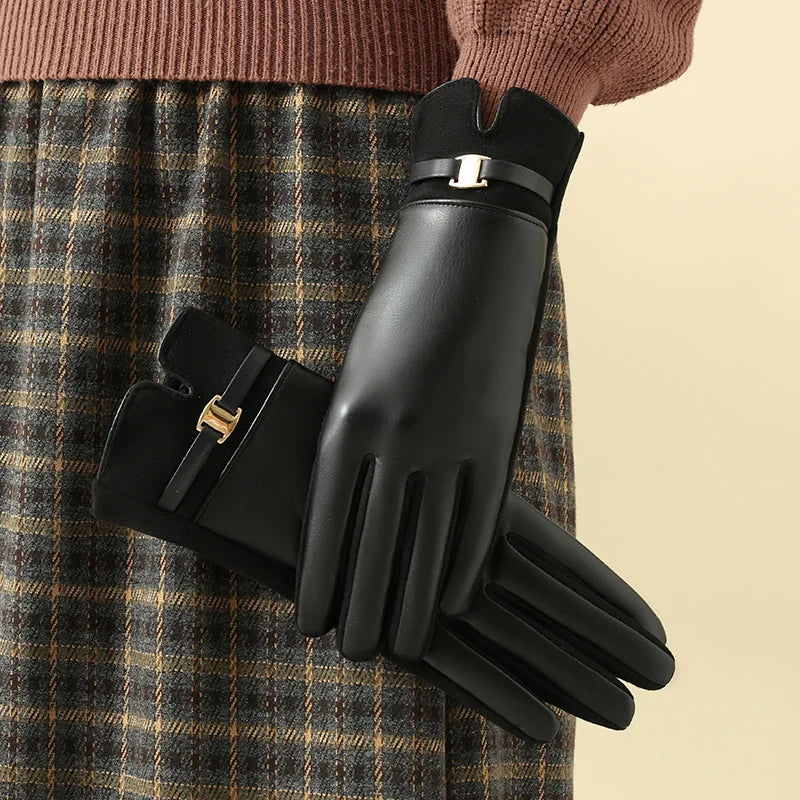 Elegant Leather Gloves detail